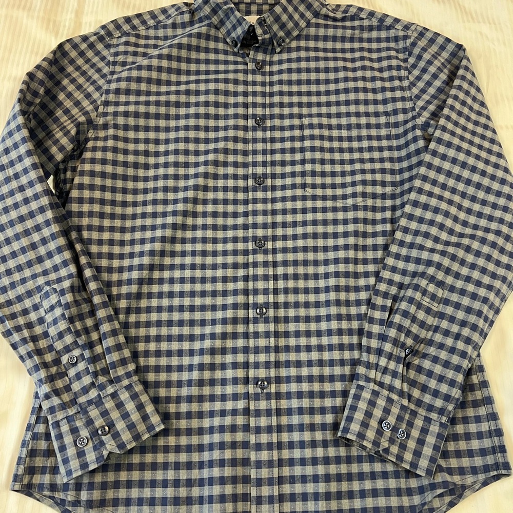 Goodfellow Men's Blue and Gray Checkered Shirt Size L